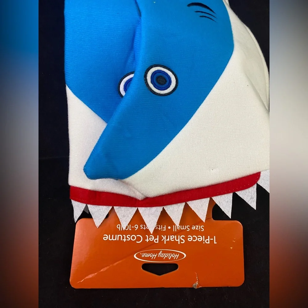 Shark Dog Pet Costume Size Small 6-10 lbs Holiday Home NWT Halloween